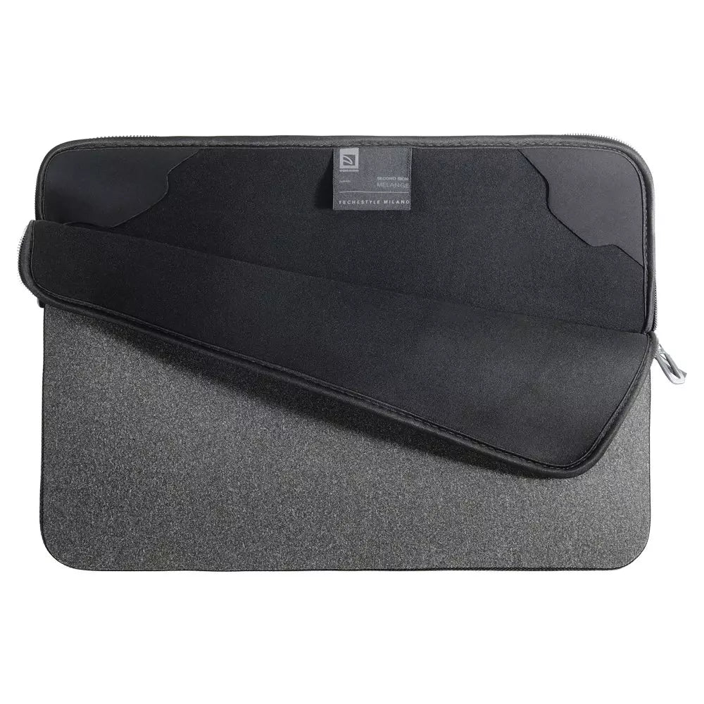 Sort laptop-etui med lynlås.
