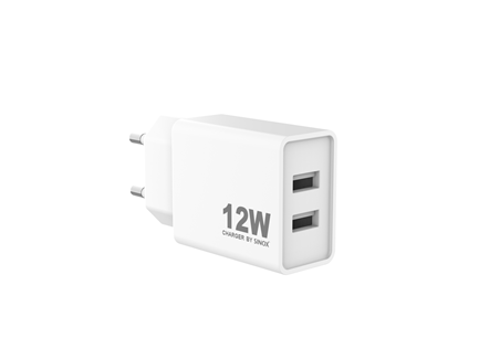 Hvid 12W USB-oplader med to porte.