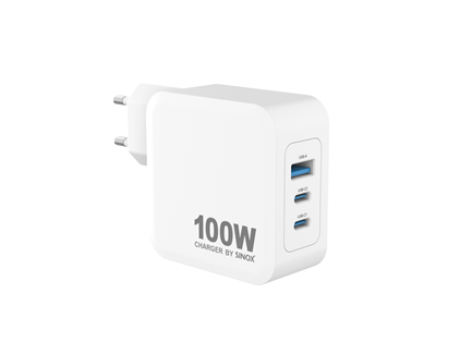 Hvid 100W oplader med tre USB-porte.